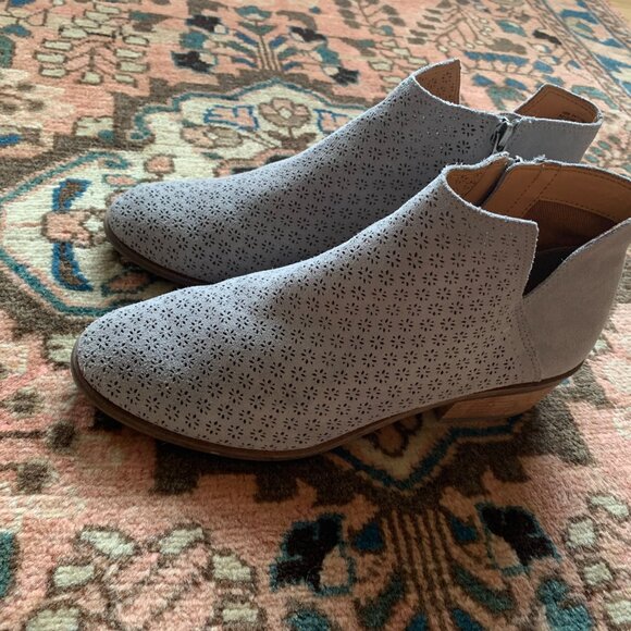10 Frye ice blue Frye Women's Caden Perforated Bootie Ankle Boot - Picture 1 of 7
